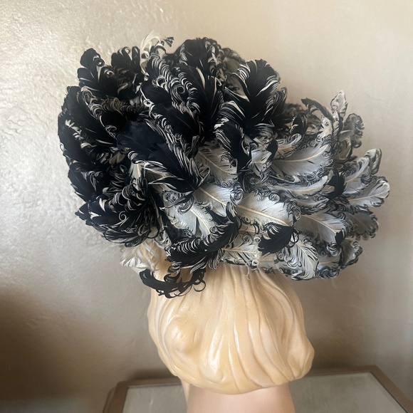 MASTERPIECE JACK MCCONNELL IVORY/BLACK CURLY FEATHER HAT + RHINESTONE BROOCH main image 5